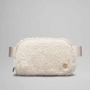 Lululemon Everywhere‎ Belt Bag